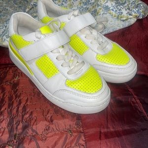 Vince Camuto Sneakers size 7 1/2M38